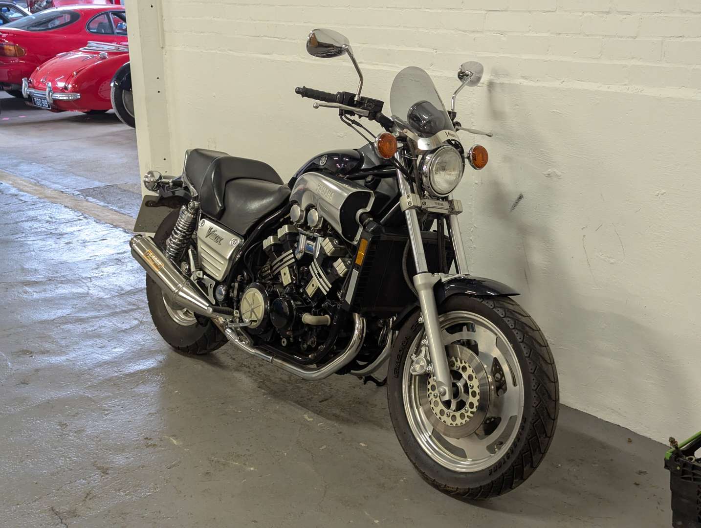 <p>1990 YAMAHA VMAX 1200</p>