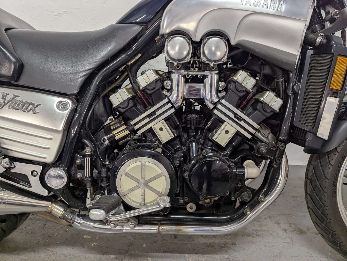 <p>1990 YAMAHA VMAX 1200</p>