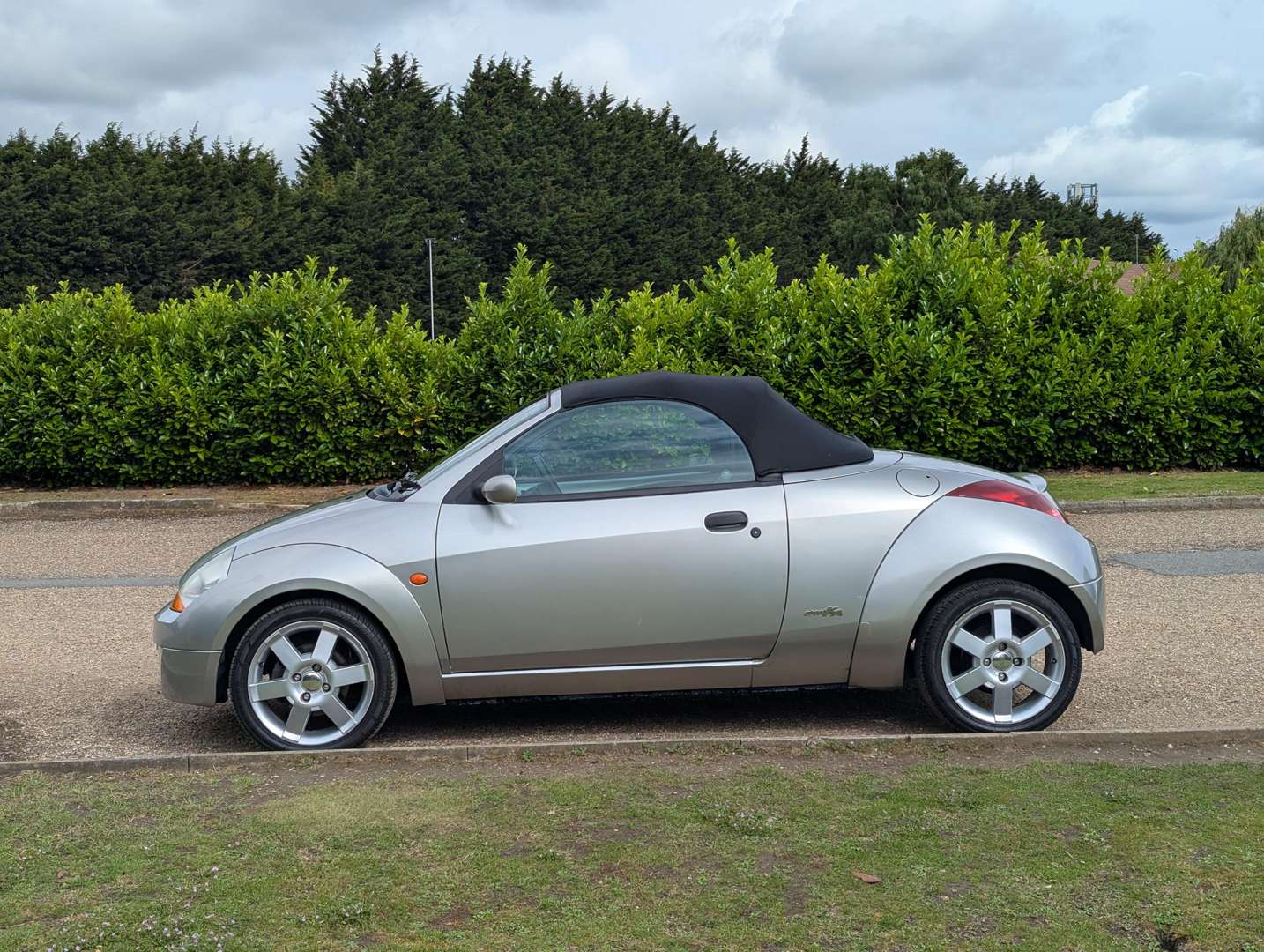 <p>2004 FORD STREET KA LUXURY</p>