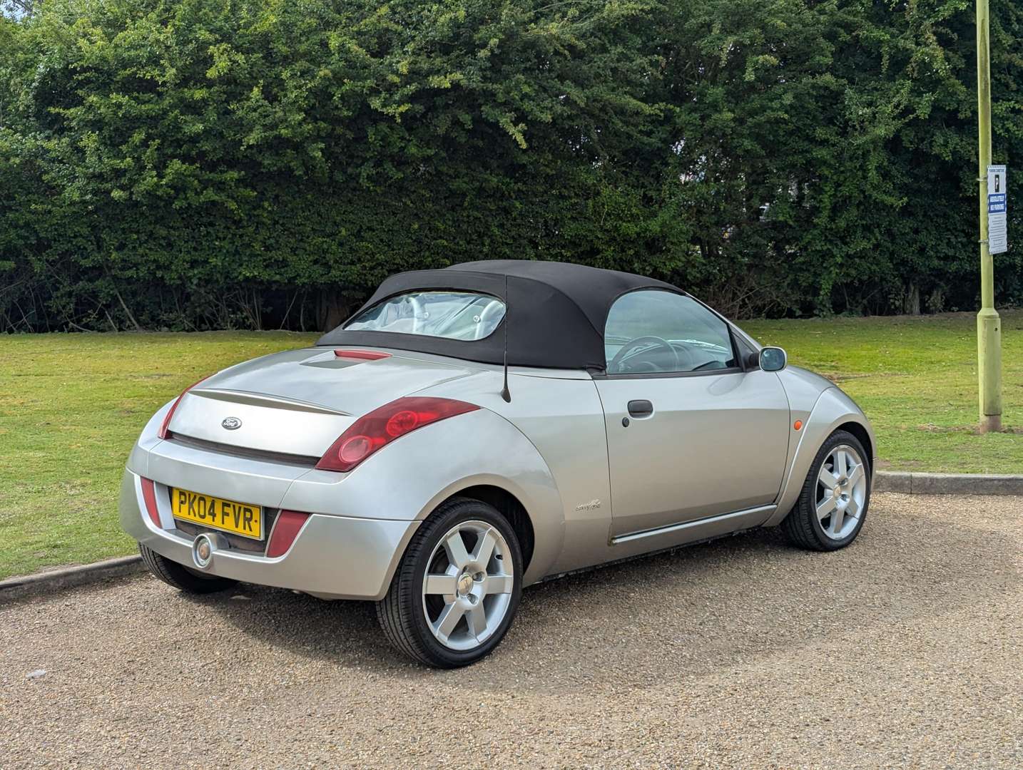 <p>2004 FORD STREET KA LUXURY</p>