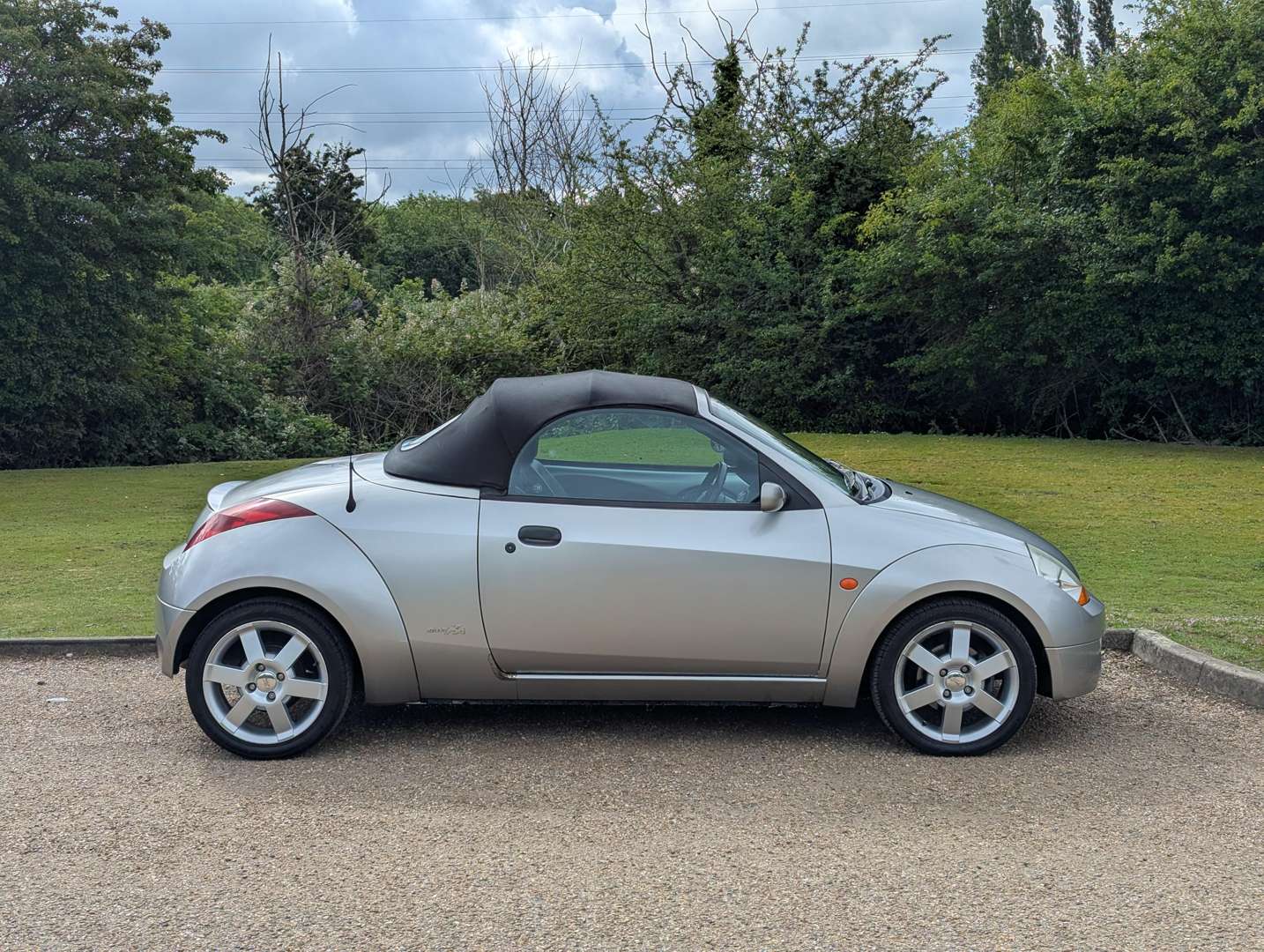 <p>2004 FORD STREET KA LUXURY</p>