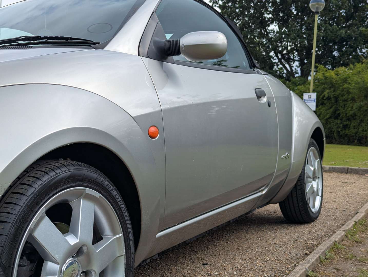 <p>2004 FORD STREET KA LUXURY</p>