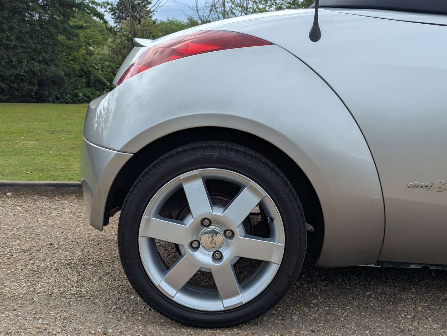 <p>2004 FORD STREET KA LUXURY</p>