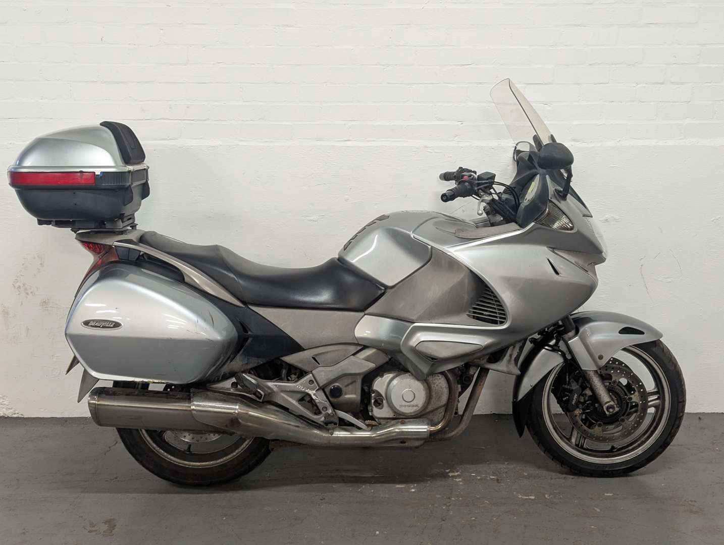 <p>2009 HONDA NT700 DEAUVILLE</p>