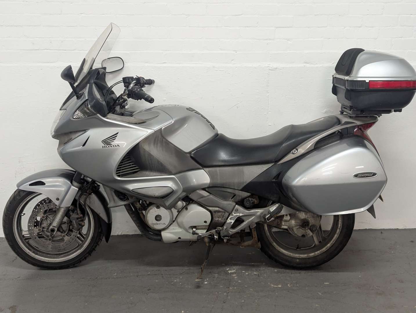 <p>2009 HONDA NT700 DEAUVILLE</p>