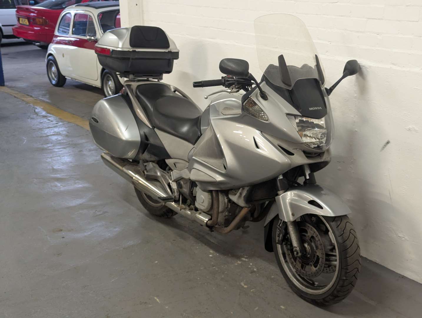 <p>2009 HONDA NT700 DEAUVILLE</p>