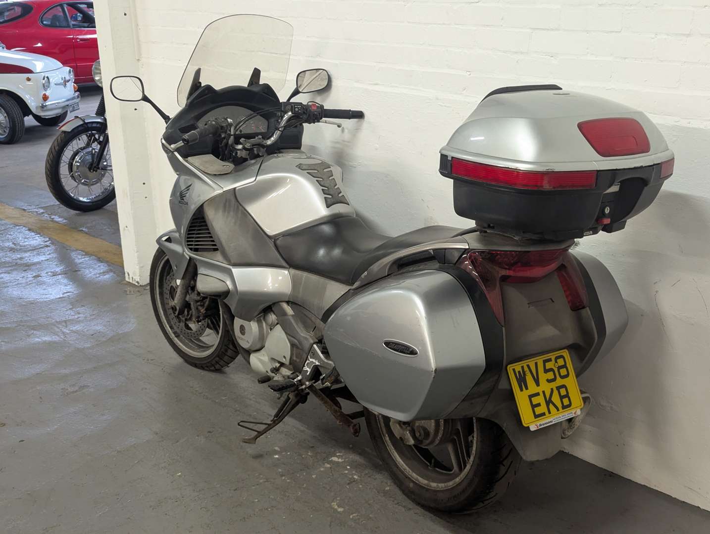 <p>2009 HONDA NT700 DEAUVILLE</p>