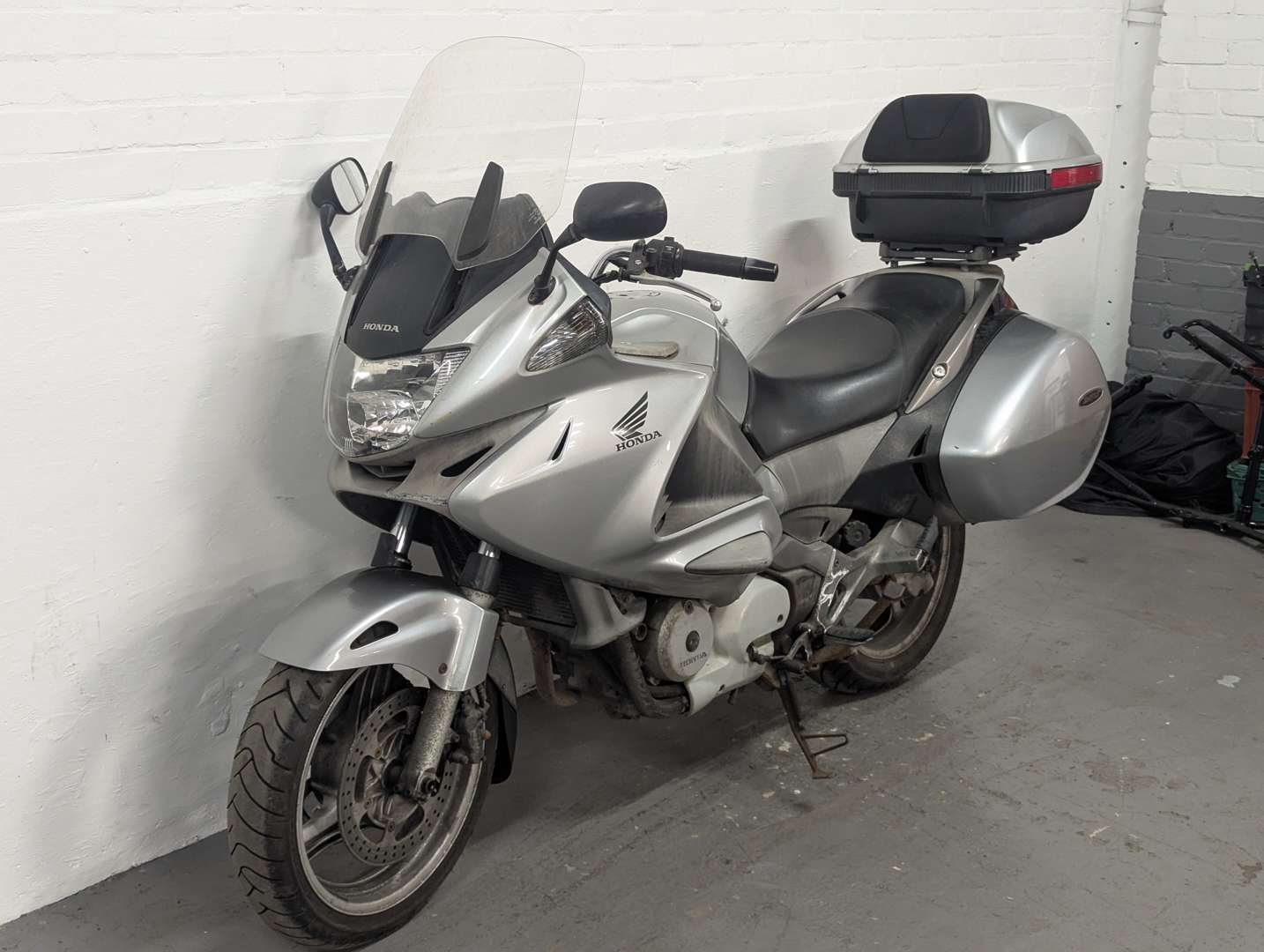 <p>2009 HONDA NT700 DEAUVILLE</p>