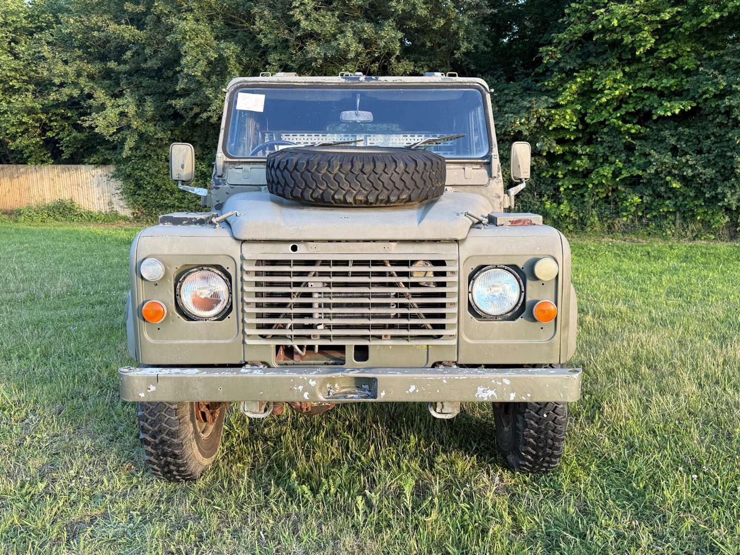 <p>1986 LAND ROVER DEFENDER 110 FFR HARD TOP</p>