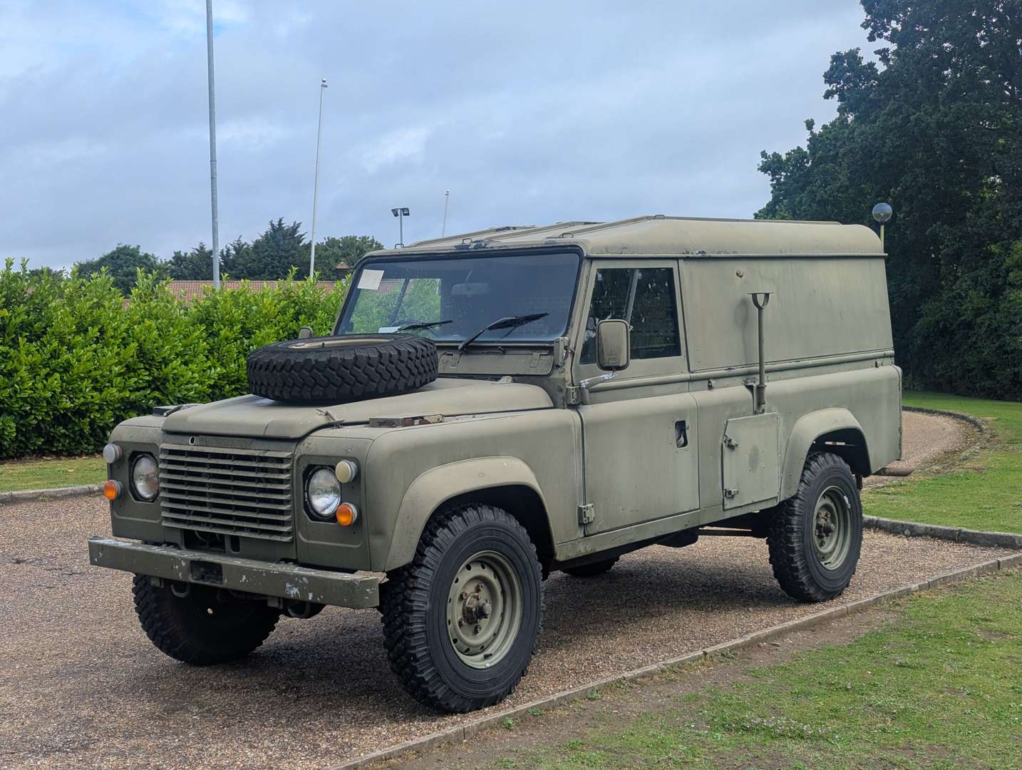 <p>1986 LAND ROVER DEFENDER 110 FFR HARD TOP</p>