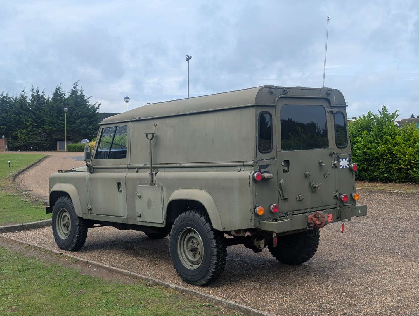 <p>1986 LAND ROVER DEFENDER 110 FFR HARD TOP</p>