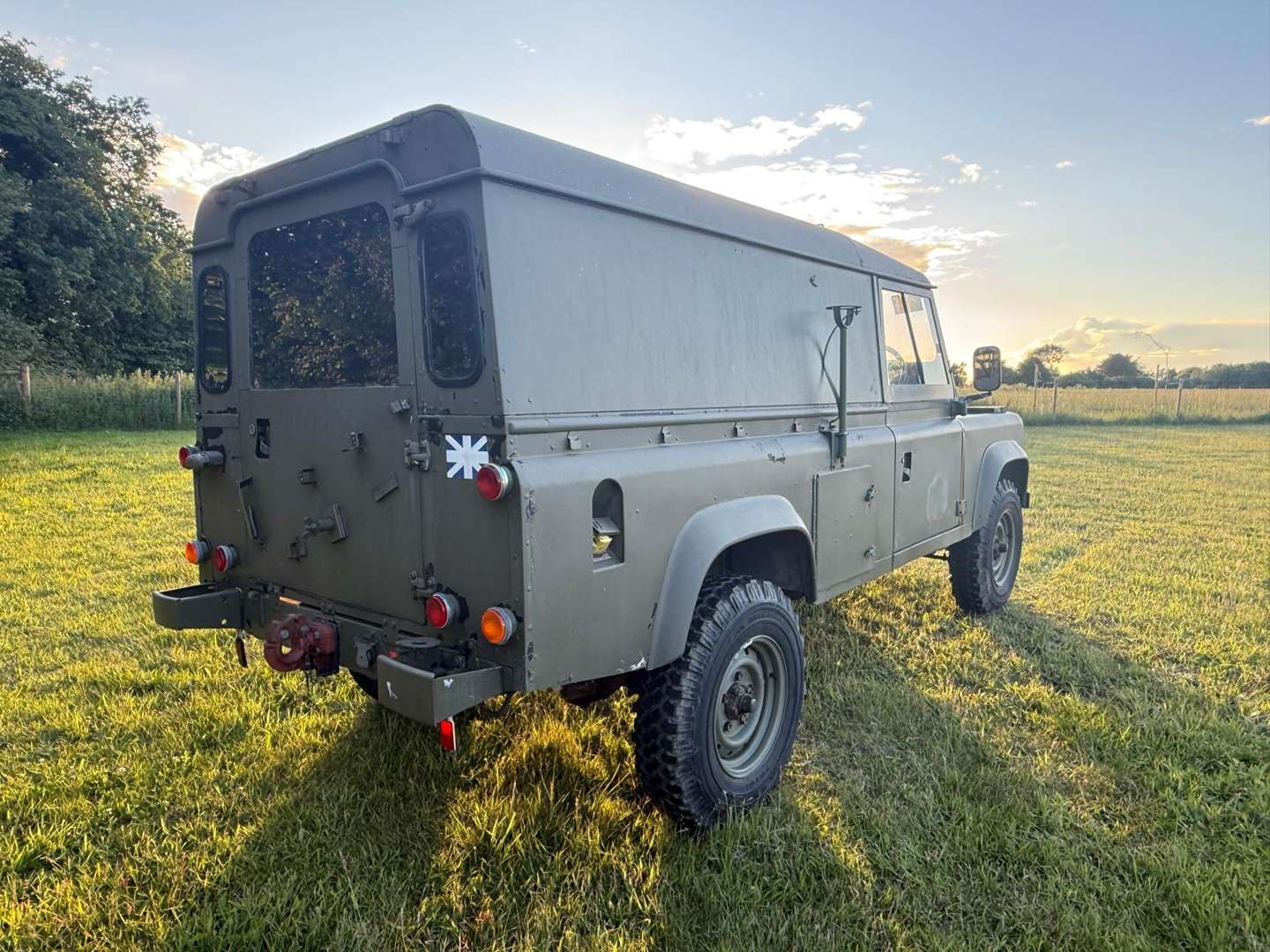 <p>1986 LAND ROVER DEFENDER 110 FFR HARD TOP</p>