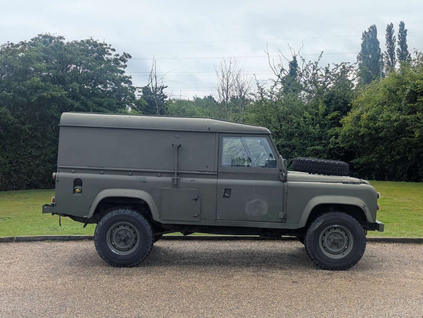 <p>1986 LAND ROVER DEFENDER 110 FFR HARD TOP</p>