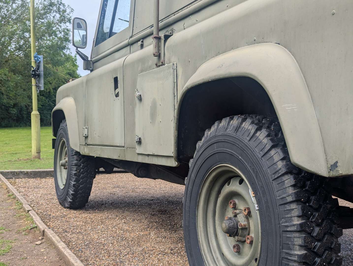 <p>1986 LAND ROVER DEFENDER 110 FFR HARD TOP</p>