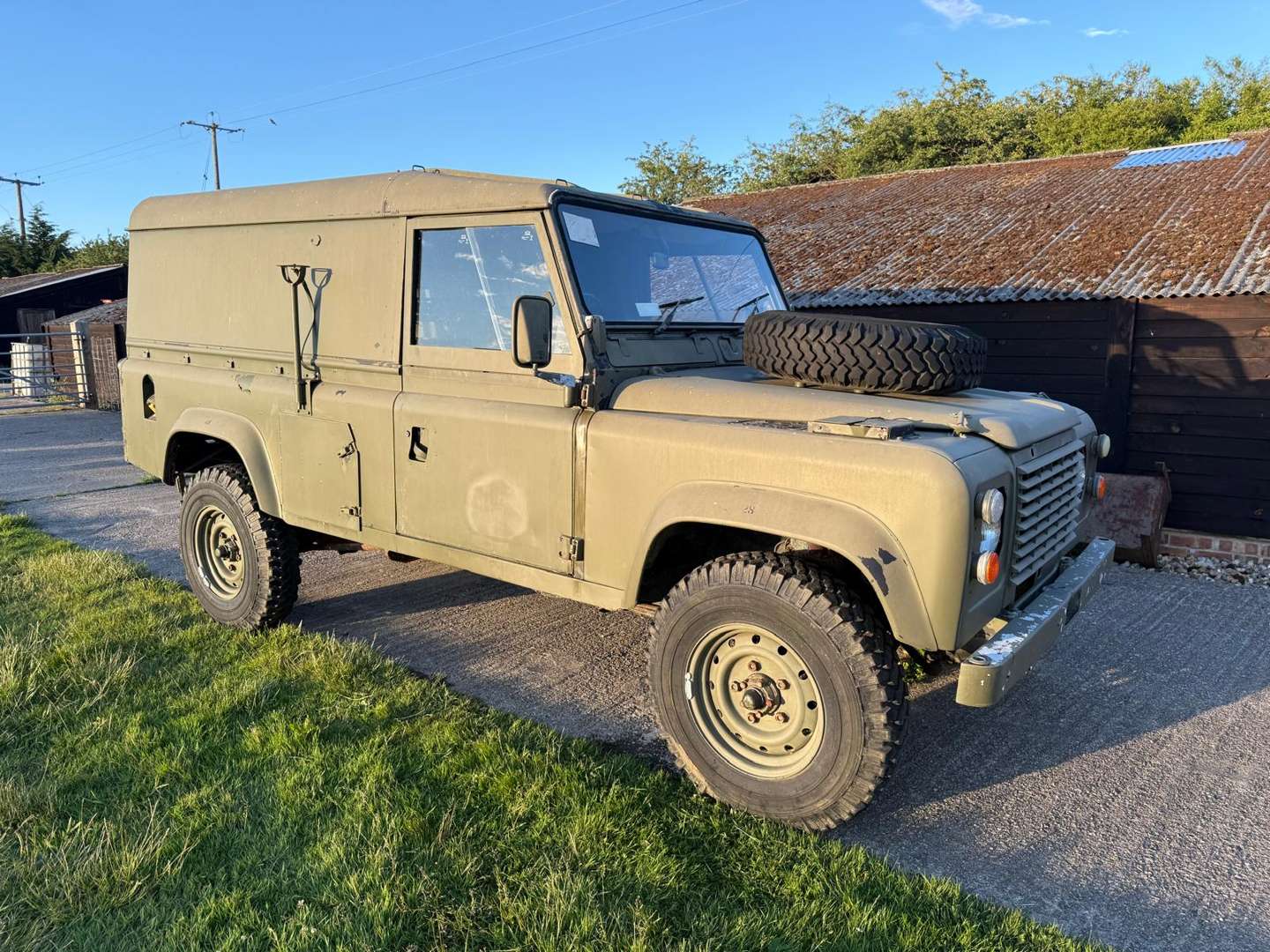 <p>1986 LAND ROVER DEFENDER 110 FFR HARD TOP</p>