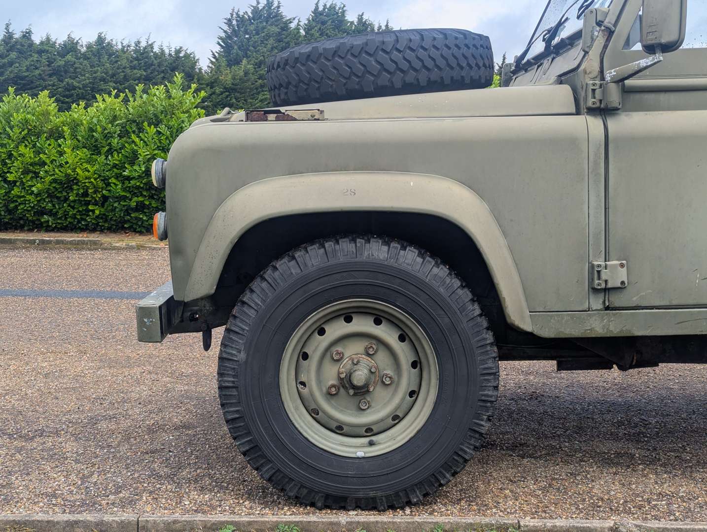 <p>1986 LAND ROVER DEFENDER 110 FFR HARD TOP</p>