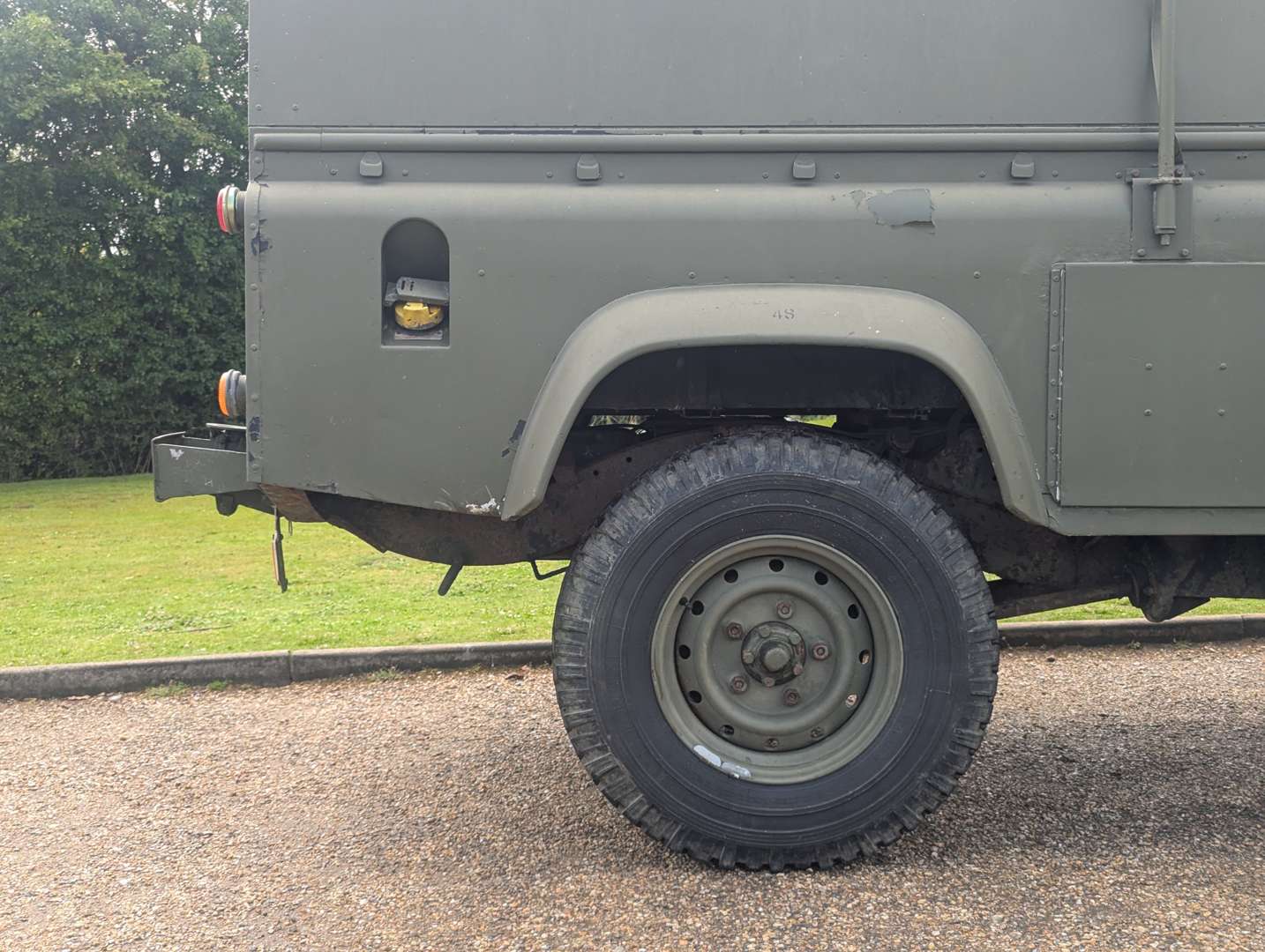 <p>1986 LAND ROVER DEFENDER 110 FFR HARD TOP</p>