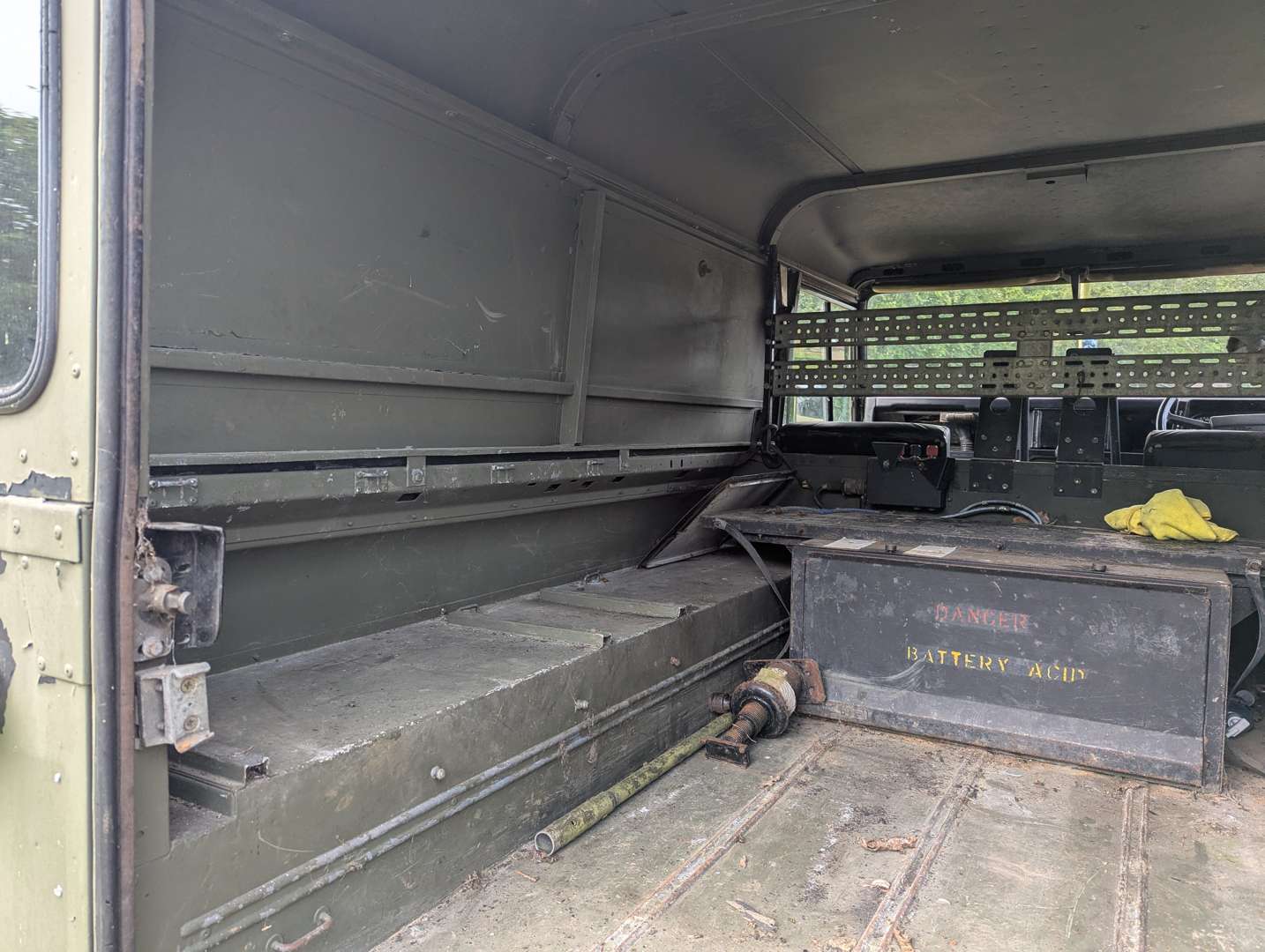 <p>1986 LAND ROVER DEFENDER 110 FFR HARD TOP</p>