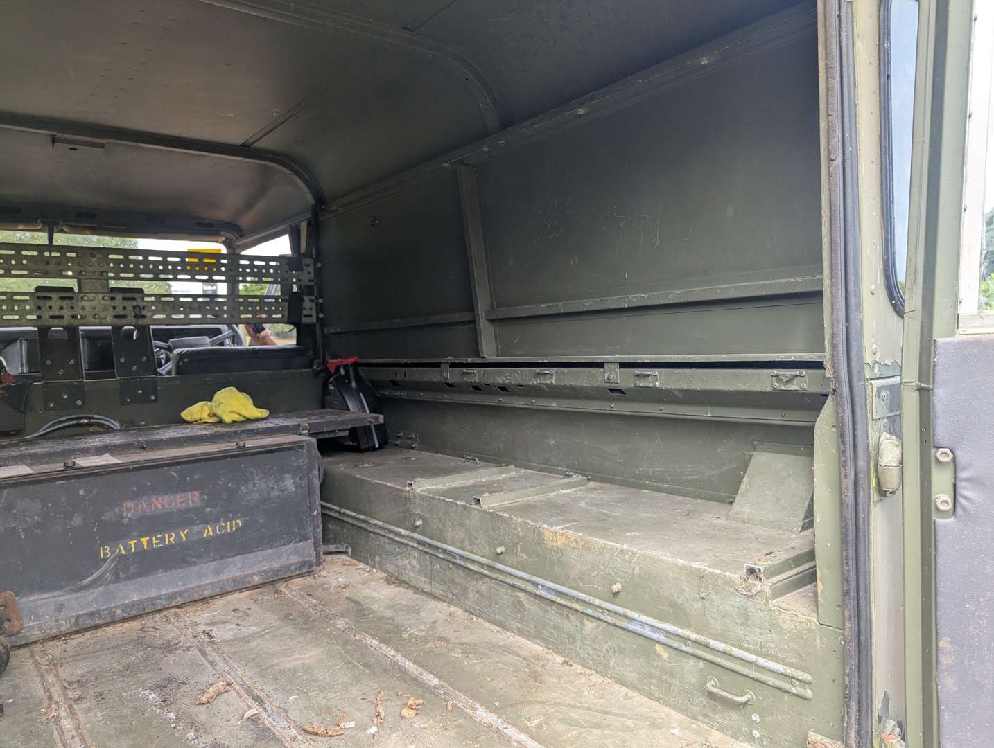 <p>1986 LAND ROVER DEFENDER 110 FFR HARD TOP</p>