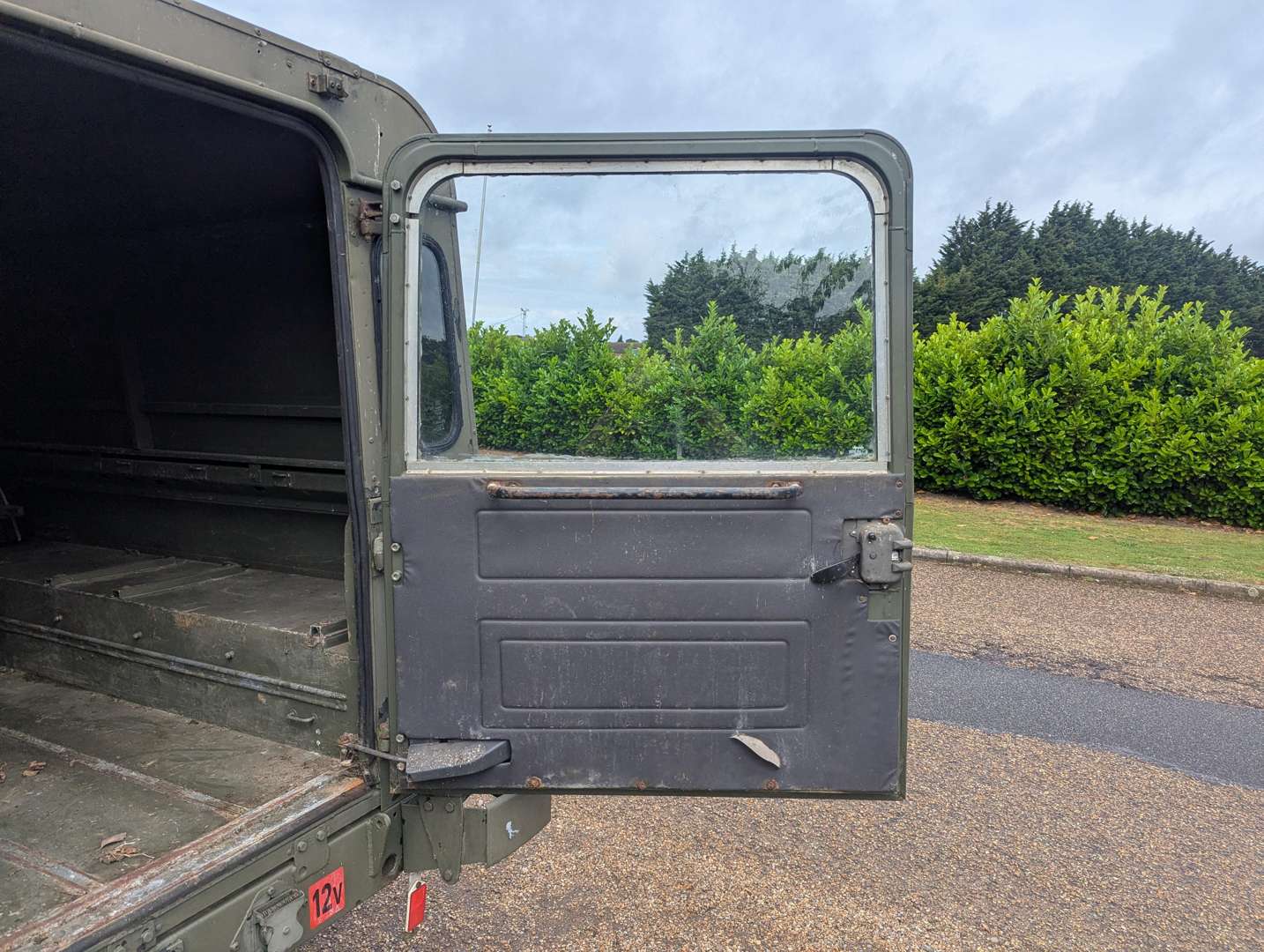 <p>1986 LAND ROVER DEFENDER 110 FFR HARD TOP</p>