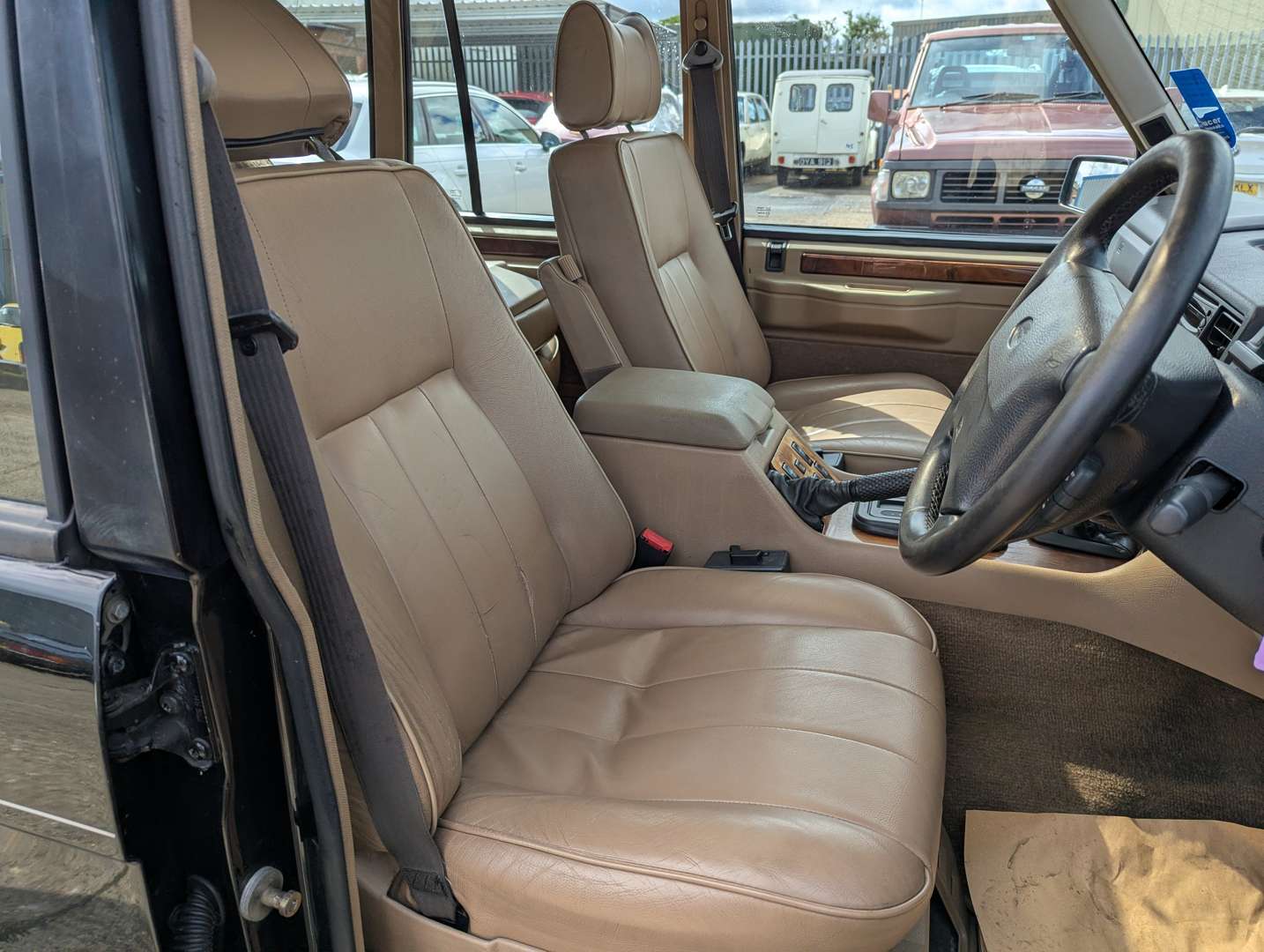 <p>1995 RANGE ROVER VOGUE SE AUTO</p>