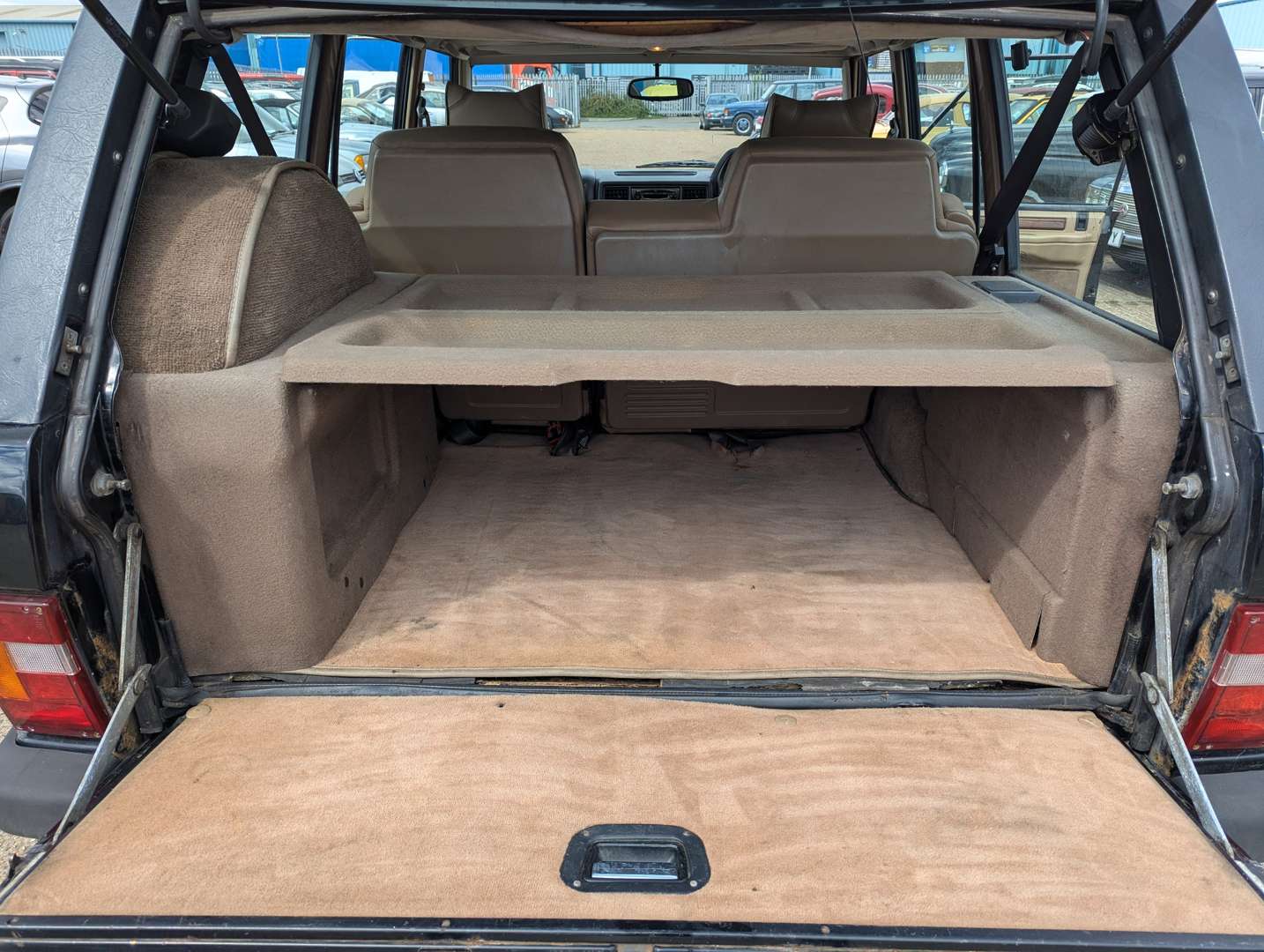 <p>1995 RANGE ROVER VOGUE SE AUTO</p>