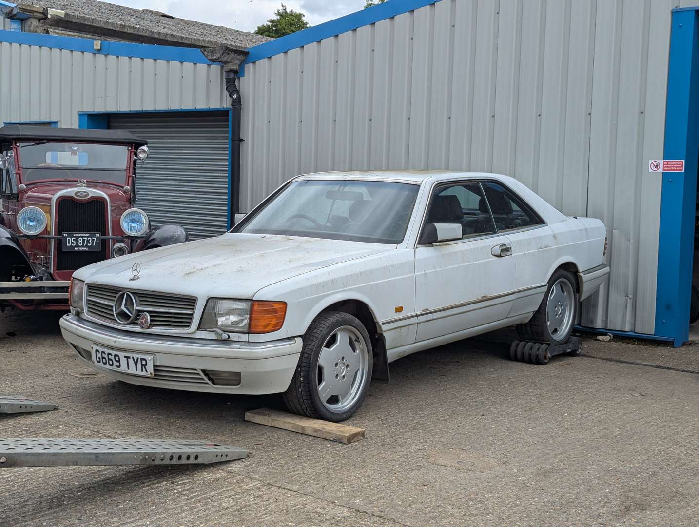 <p>1989 MERCEDES 500SEC AUTO</p>
