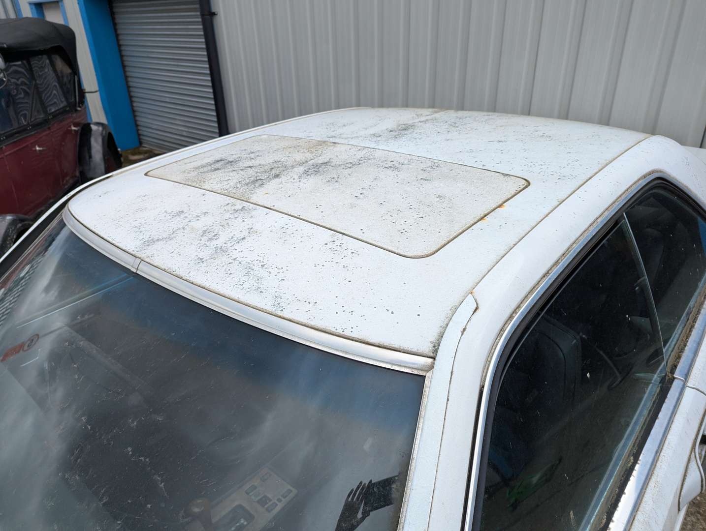 <p>1989 MERCEDES 500SEC AUTO</p>