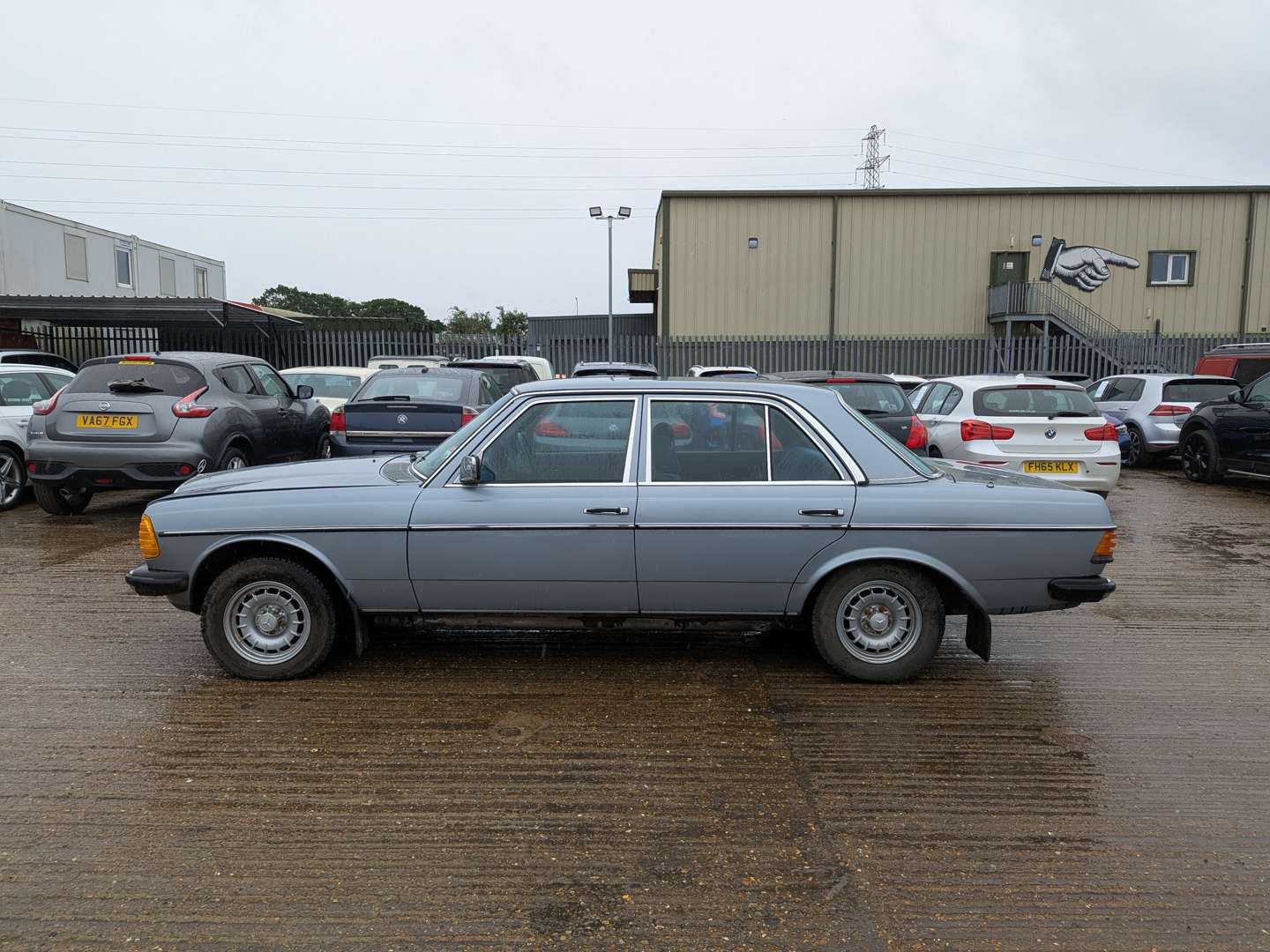 <p>1981 MERCEDES 230E</p>