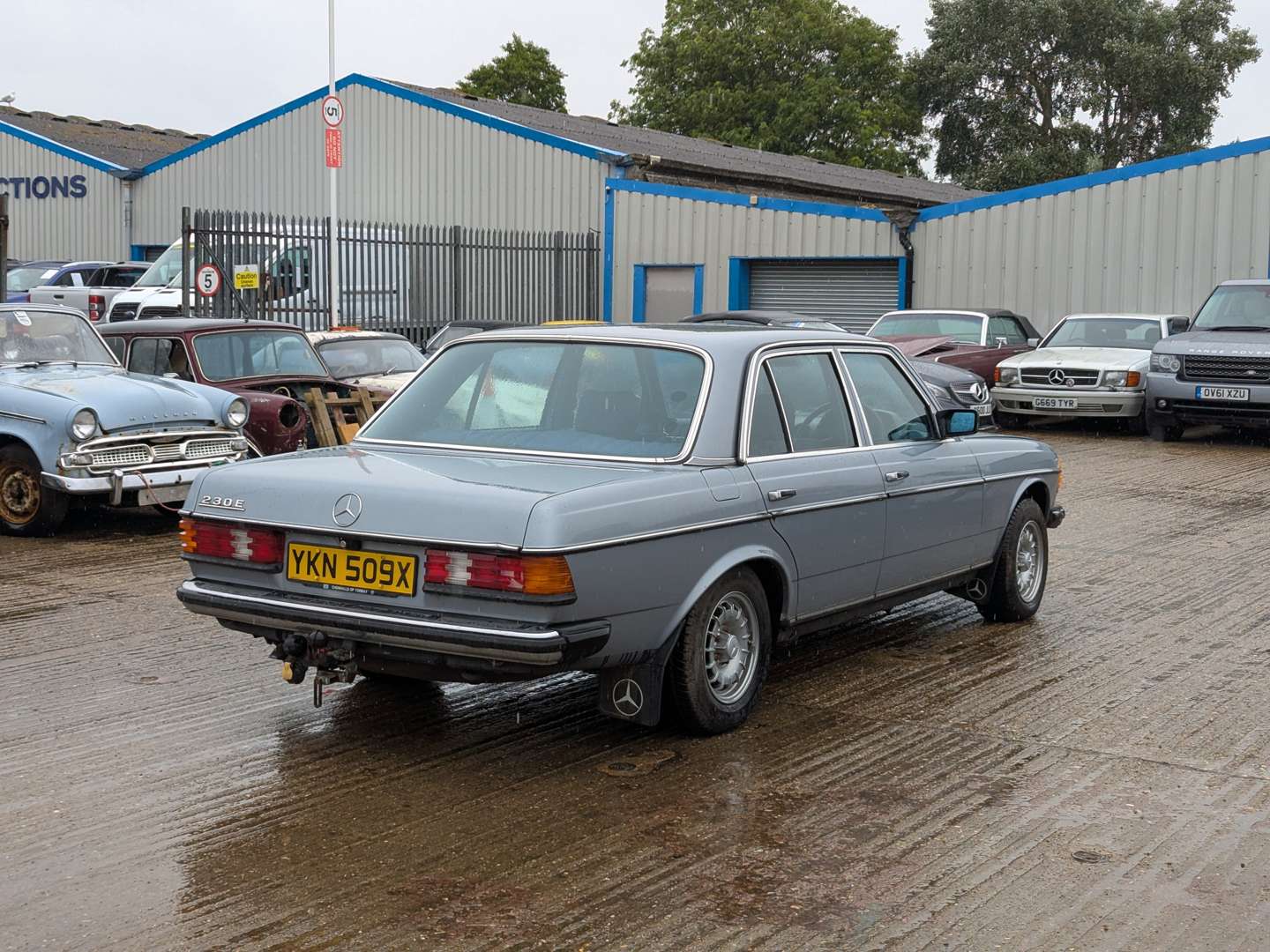<p>1981 MERCEDES 230E</p>