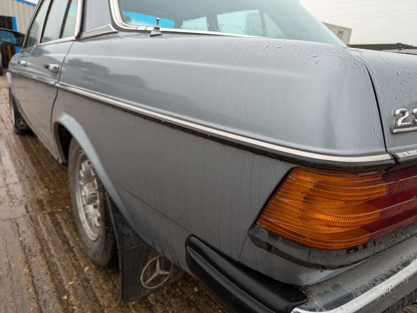 <p>1981 MERCEDES 230E</p>