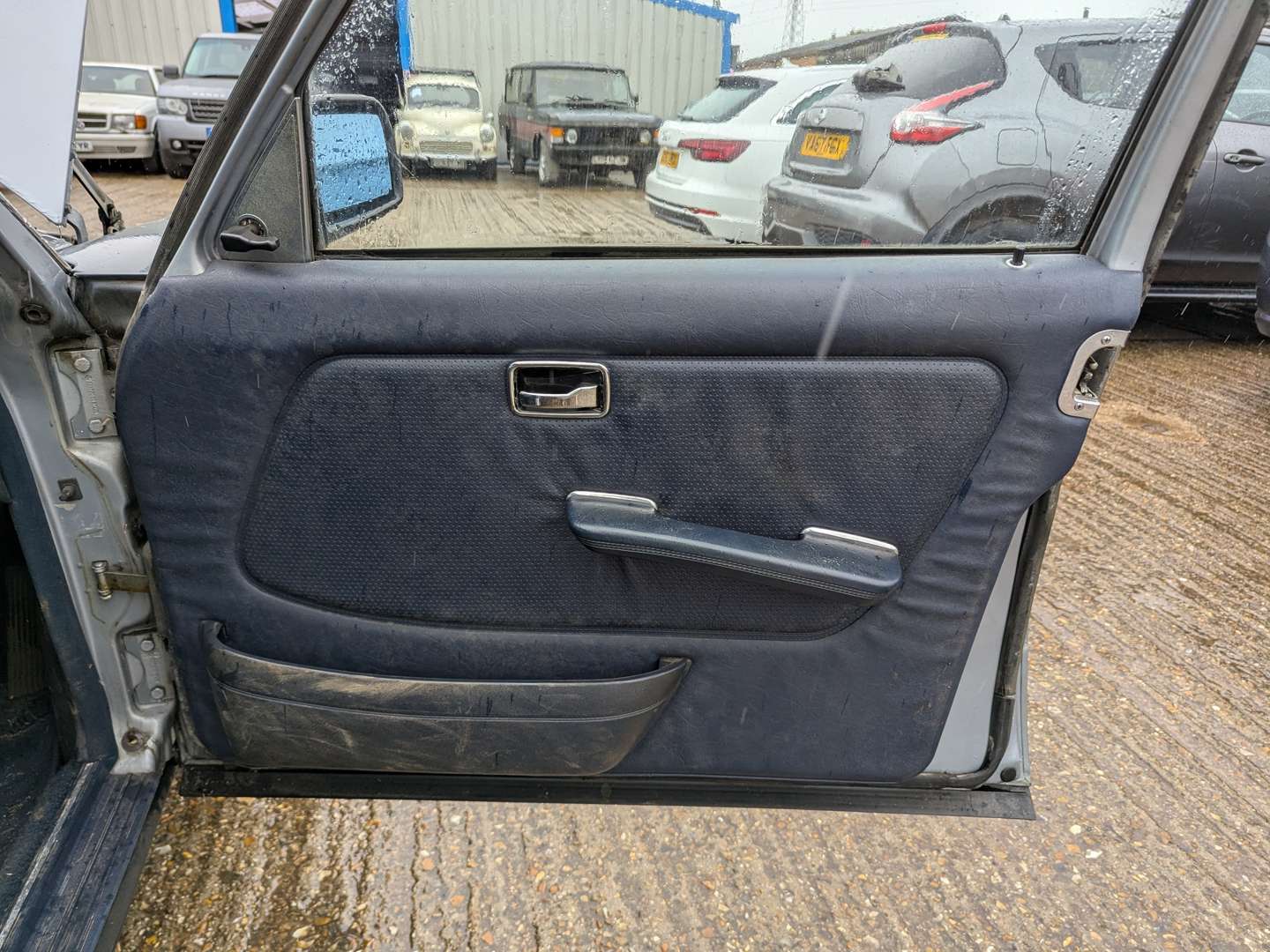 <p>1981 MERCEDES 230E</p>