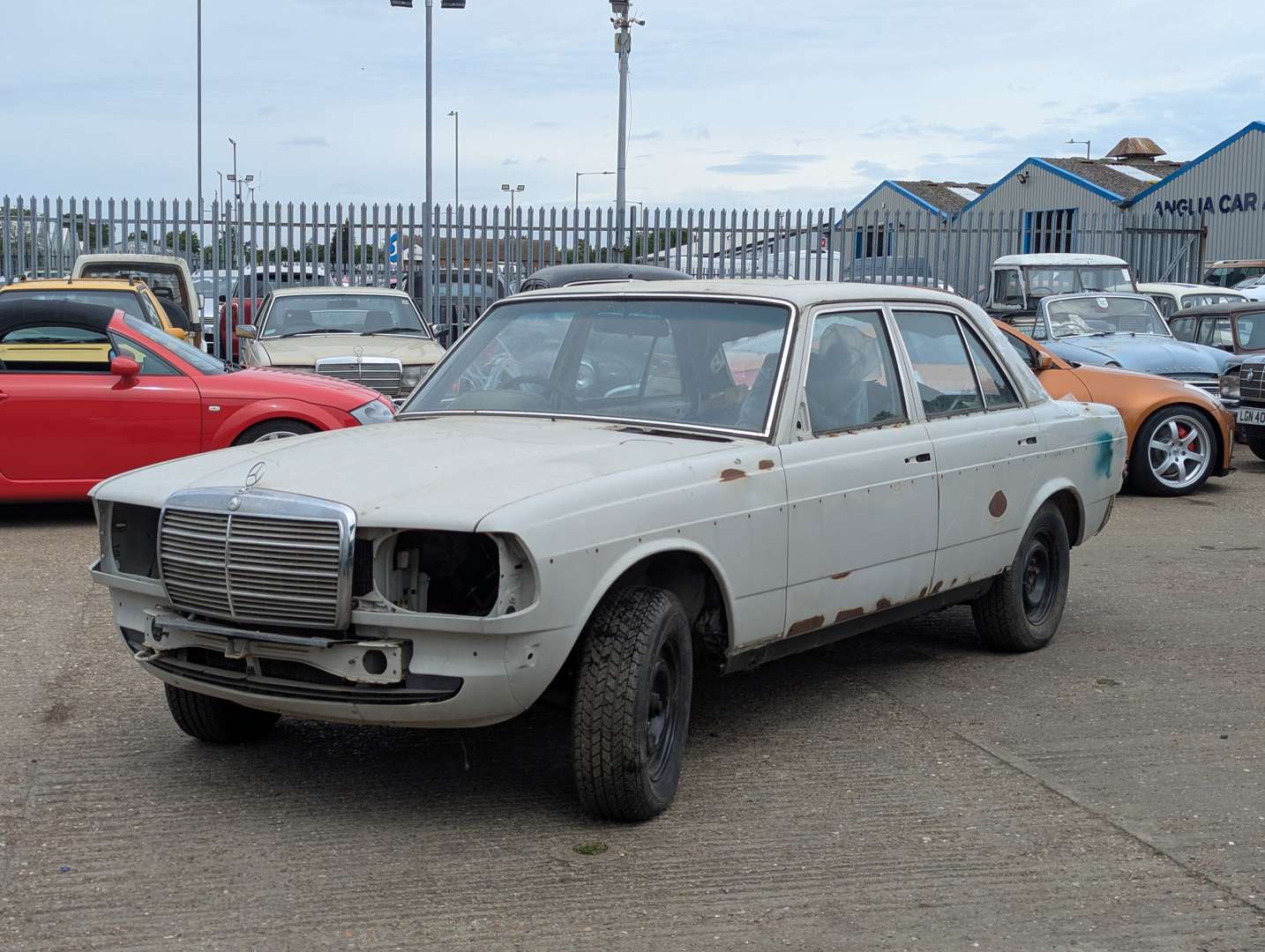 <p>1981 MERCEDES 300D AUTO</p>