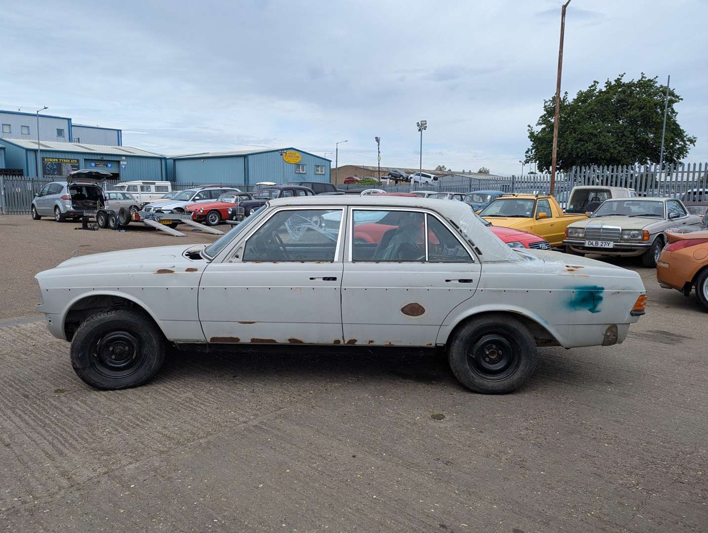 <p>1981 MERCEDES 300D AUTO</p>