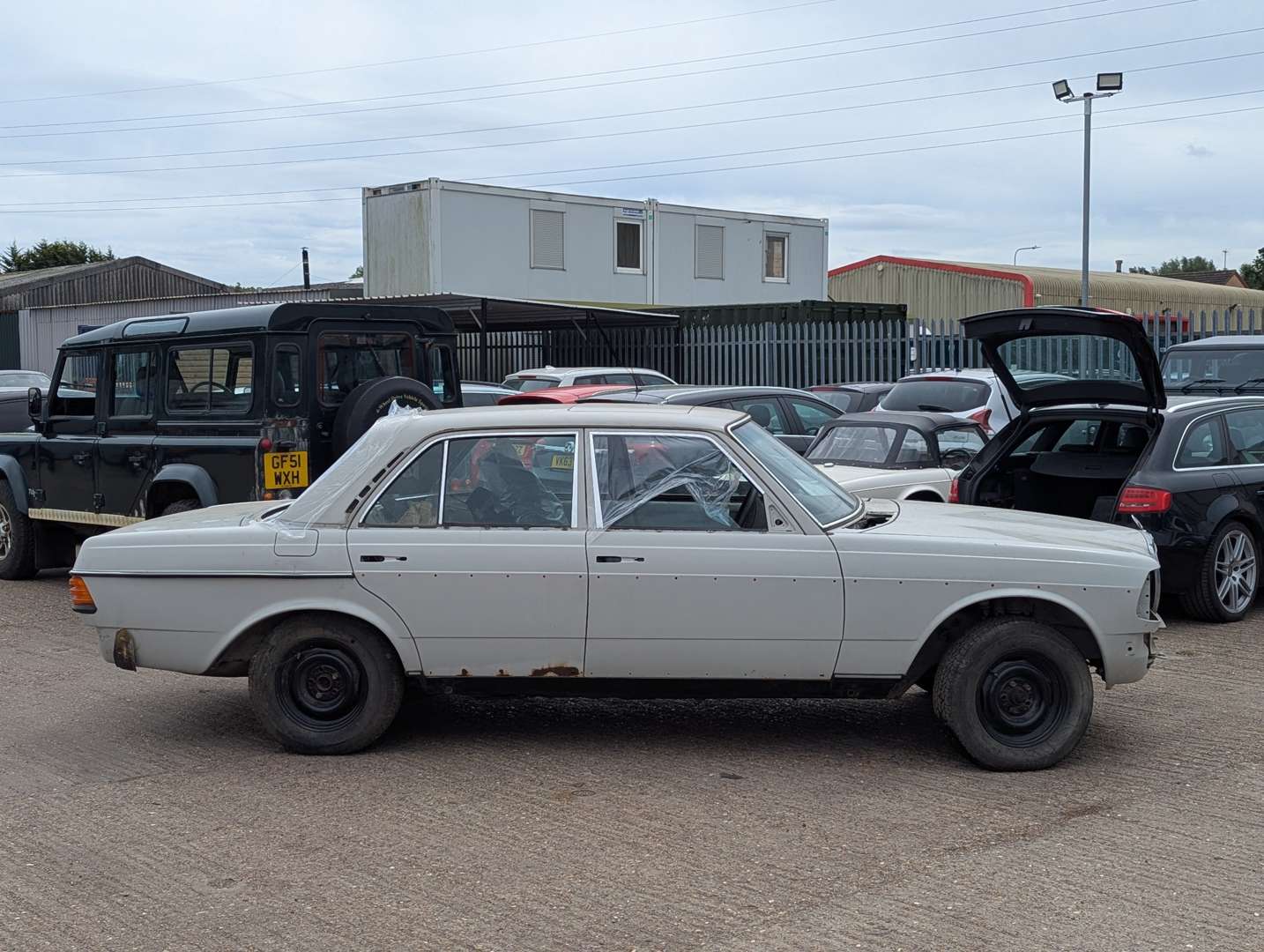 <p>1981 MERCEDES 300D AUTO</p>