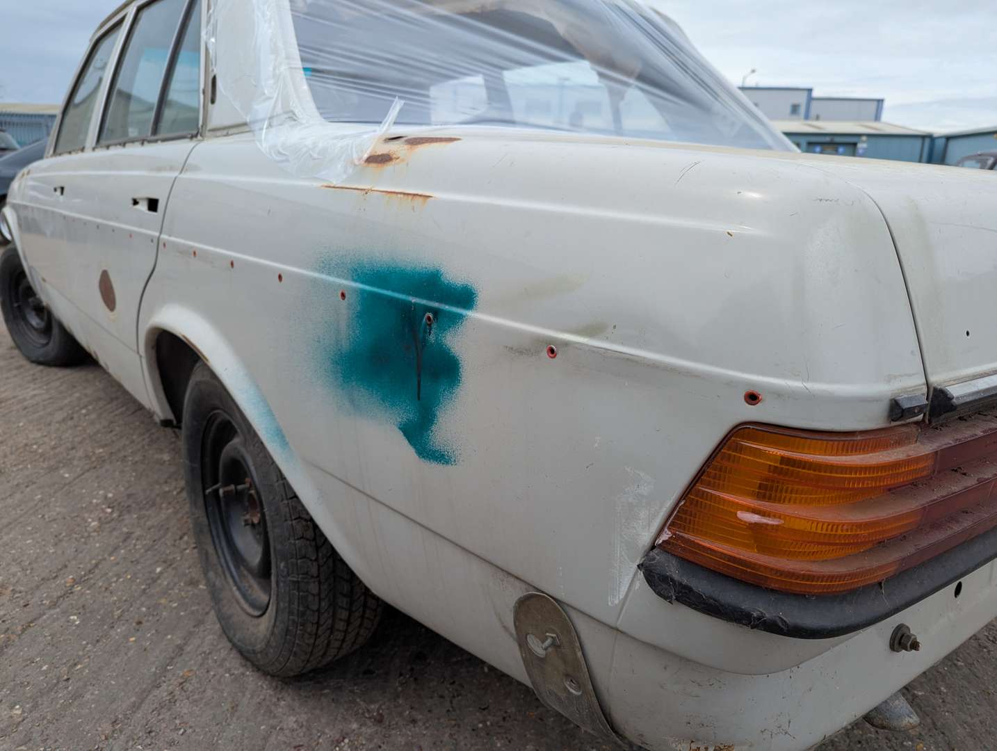 <p>1981 MERCEDES 300D AUTO</p>