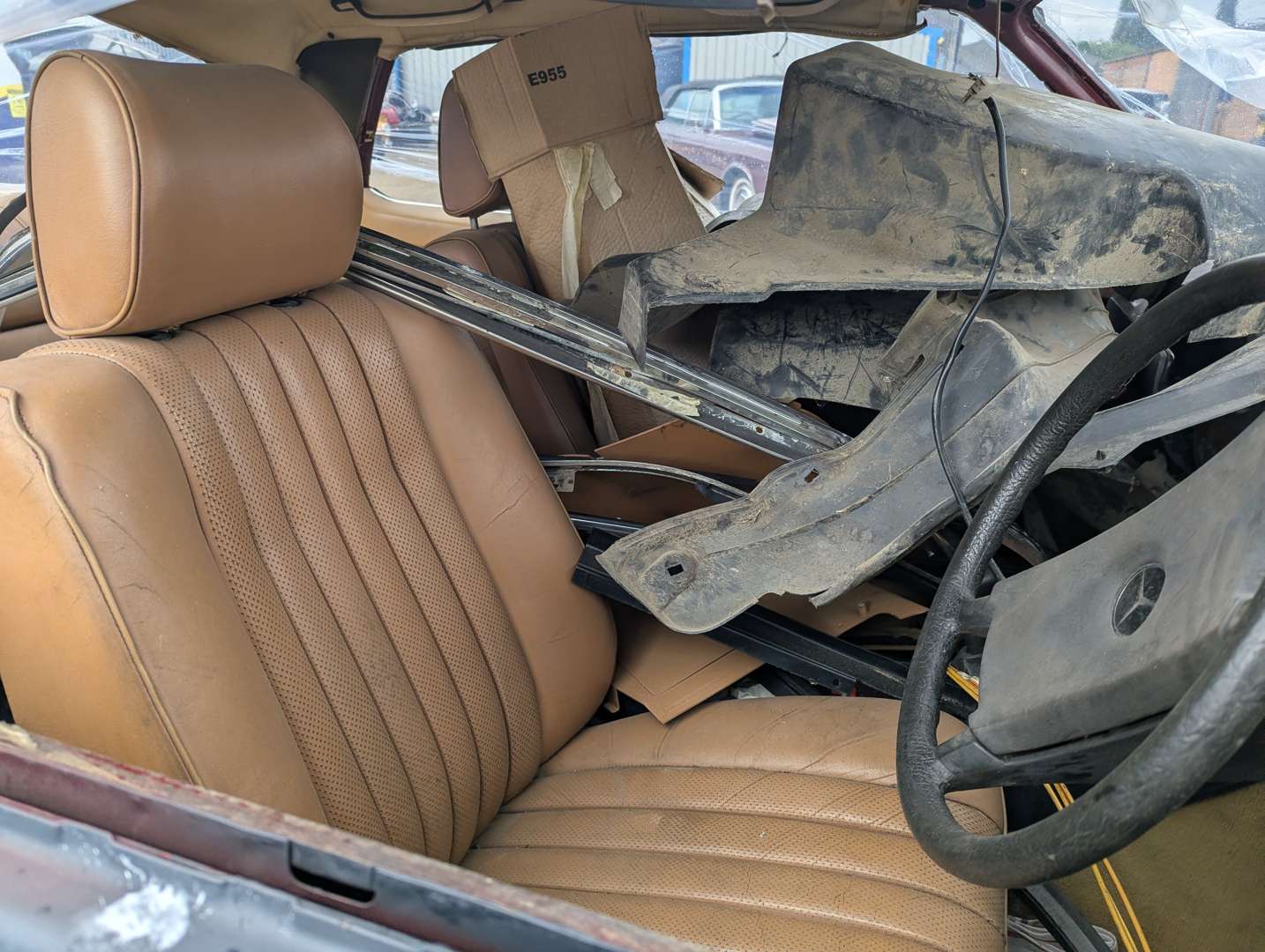 <p>1985 MERCEDES 280CE AUTO</p>