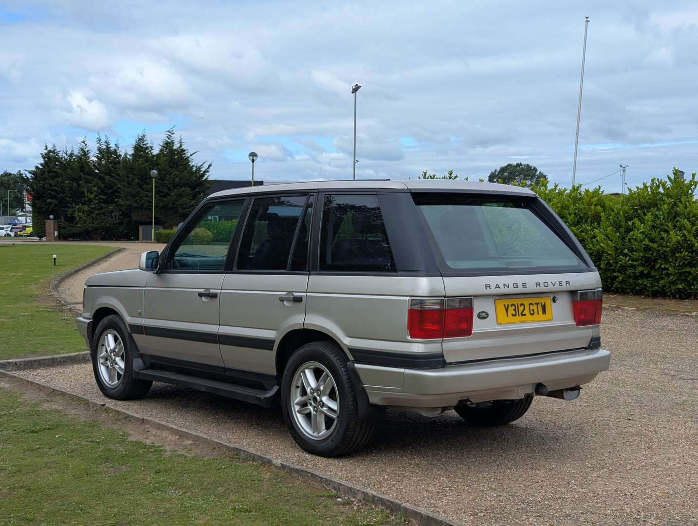 <p>2001 RANGE ROVER P38 2.5L DHSE AUTO</p>