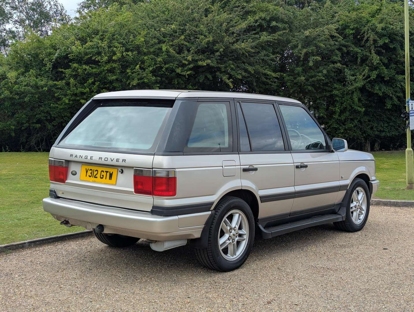 <p>2001 RANGE ROVER P38 2.5L DHSE AUTO</p>