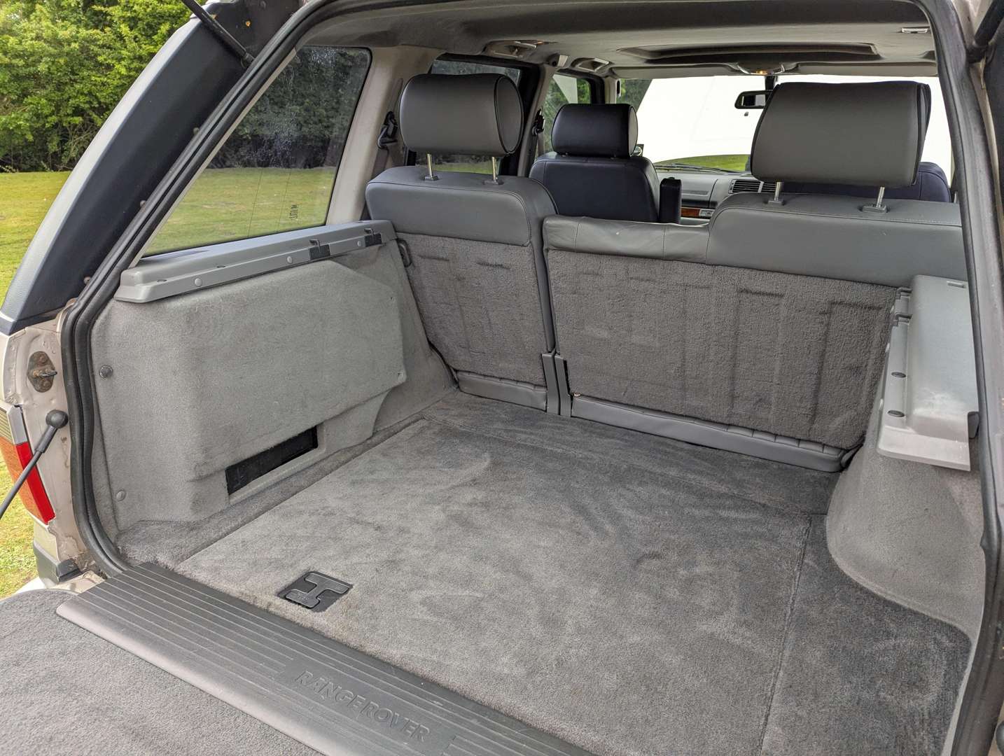 <p>2001 RANGE ROVER P38 2.5L DHSE AUTO</p>