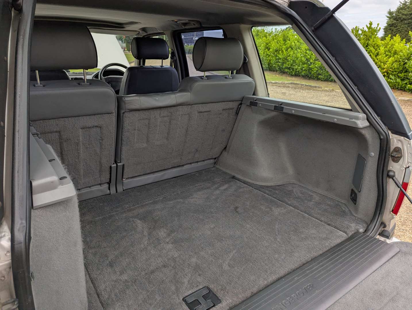 <p>2001 RANGE ROVER P38 2.5L DHSE AUTO</p>