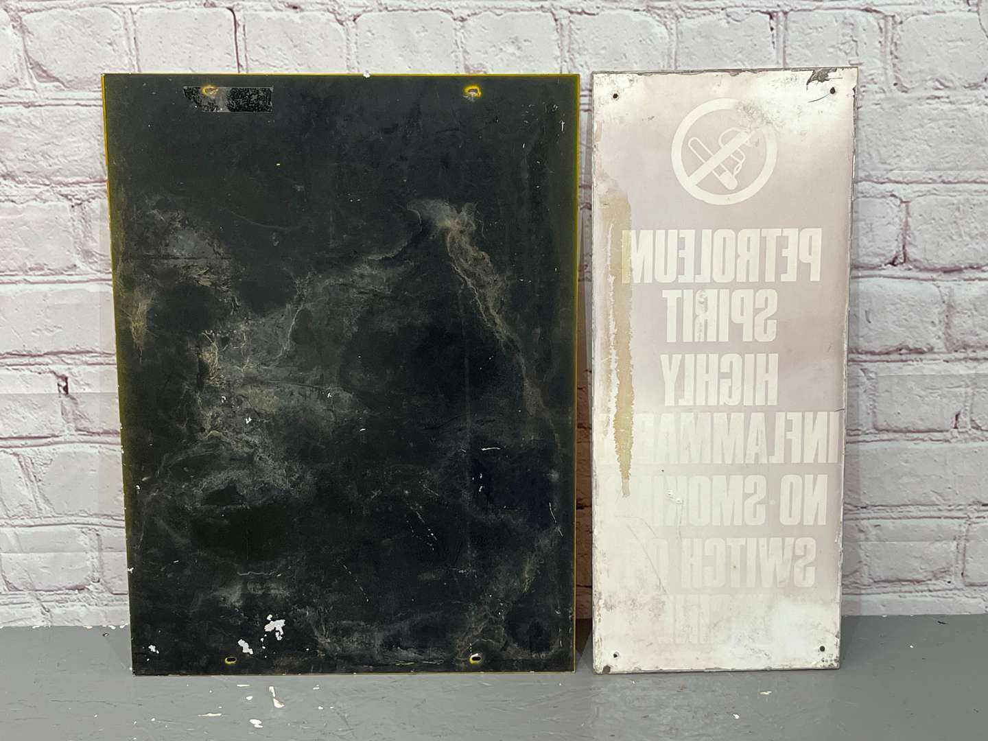 <p>AA 500 Stamps Aluminium Sign and Perspex Smoking Warning Sign (2)</p>