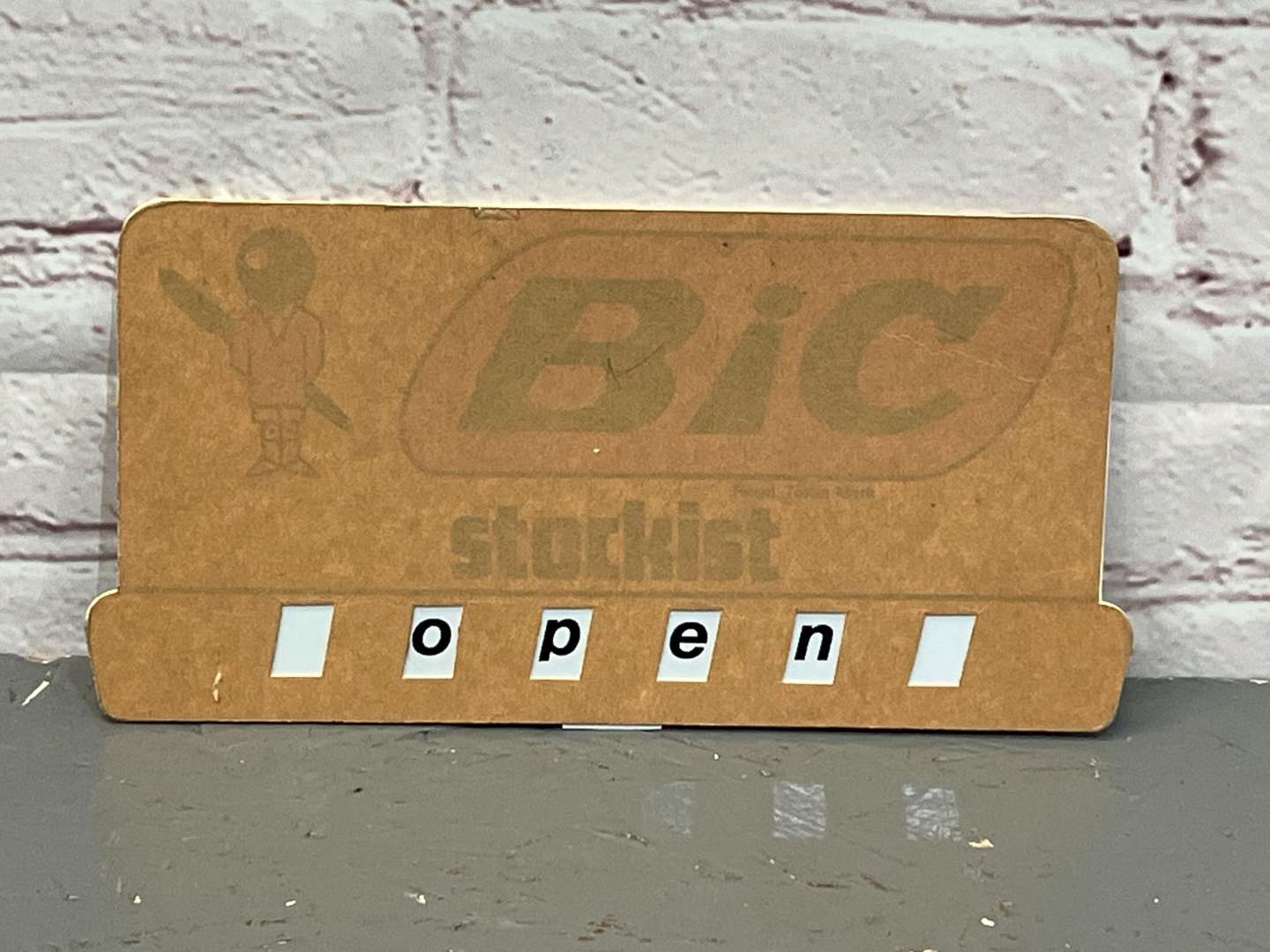 <p>BiC Stockist Open & Closed Plastic Advertising Sign</p>