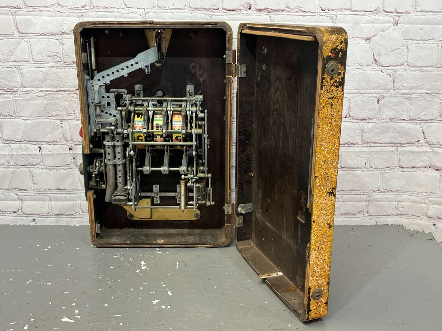 <p>ROTINA Vintage 1p Fruit Machine (In Working Order)</p>