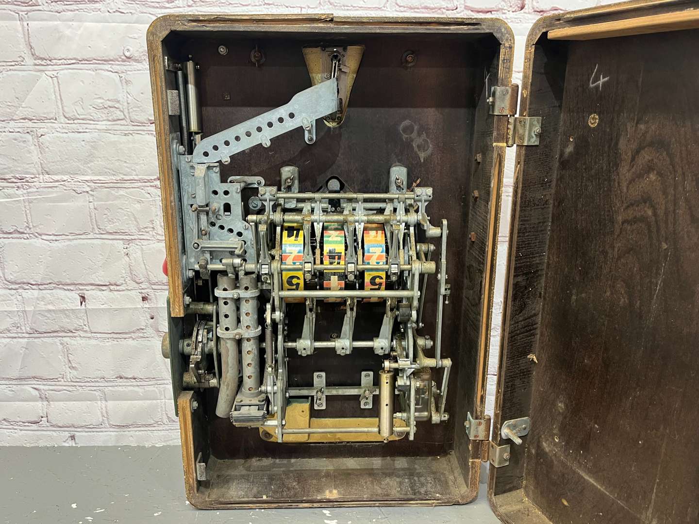 <p>ROTINA Vintage 1p Fruit Machine (In Working Order)</p>