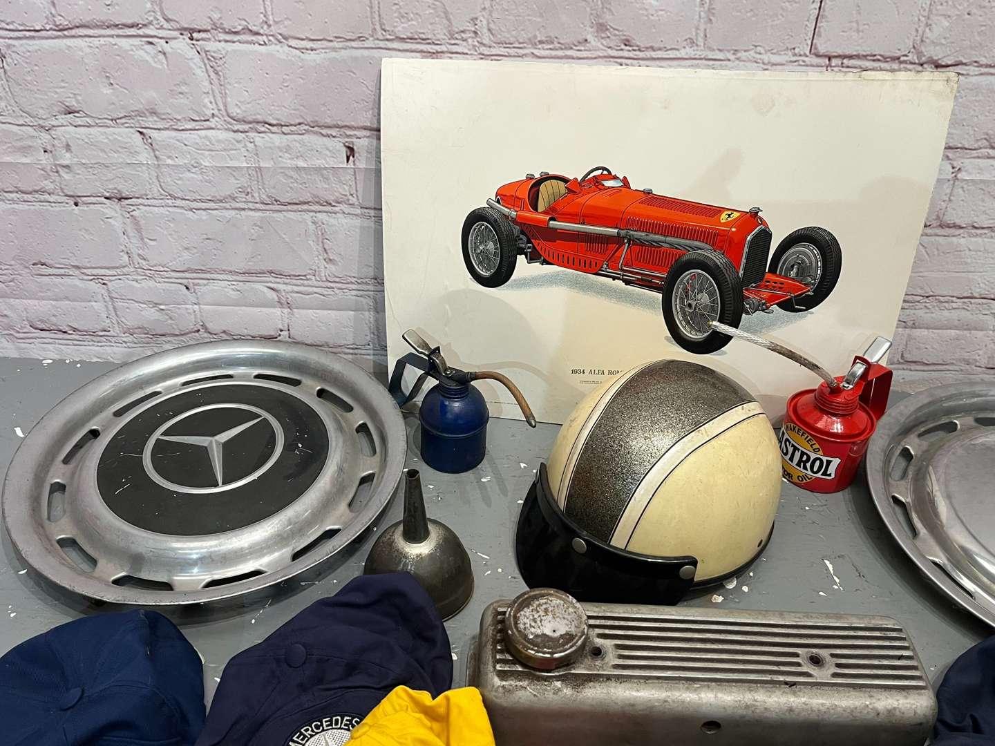 <p>Mixed Lot Rally Plaques, Mercedes Caps Etc</p>
