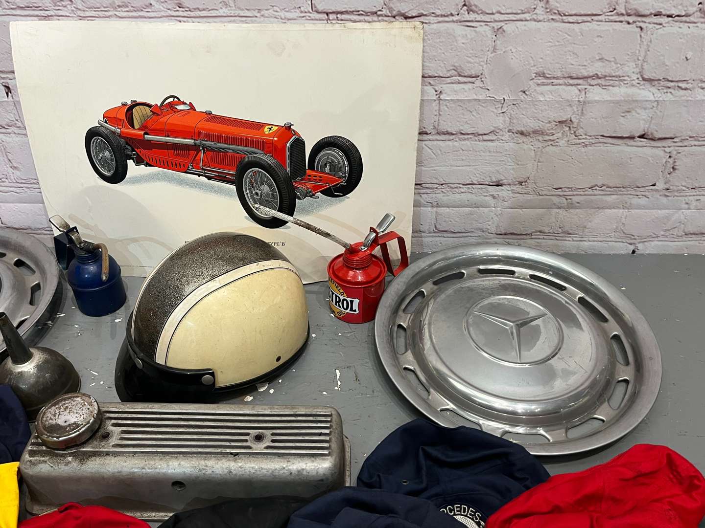 <p>Mixed Lot Rally Plaques, Mercedes Caps Etc</p>