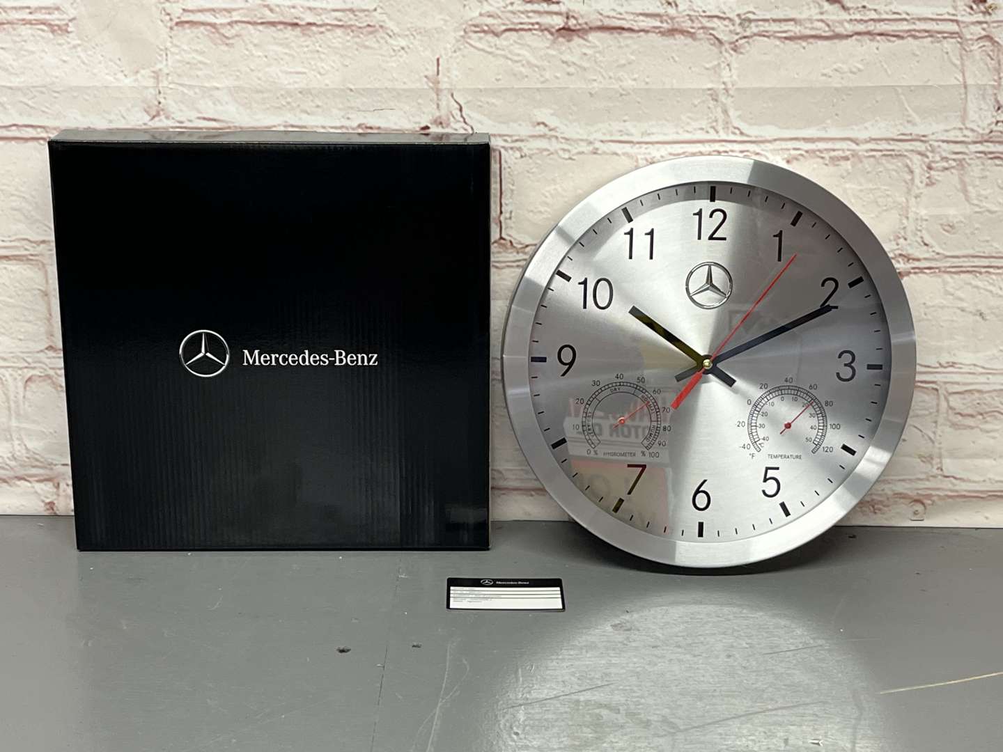 <p>Mercedes Aluminium Genuine Dealership Wall Clock</p>