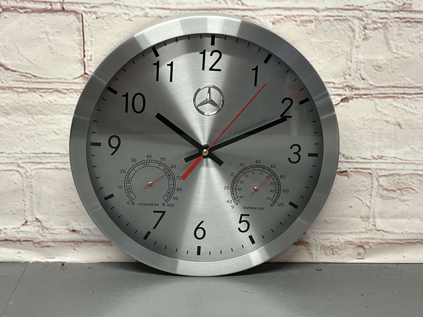 <p>Mercedes Aluminium Genuine Dealership Wall Clock</p>