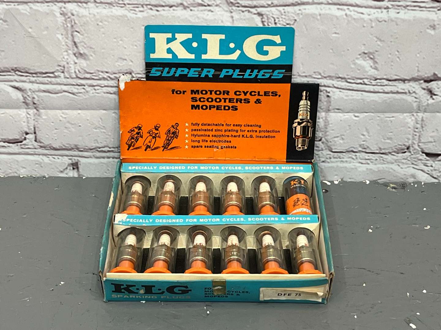 <p>Box Set of 12 KLG Spark Plugs&nbsp;</p>